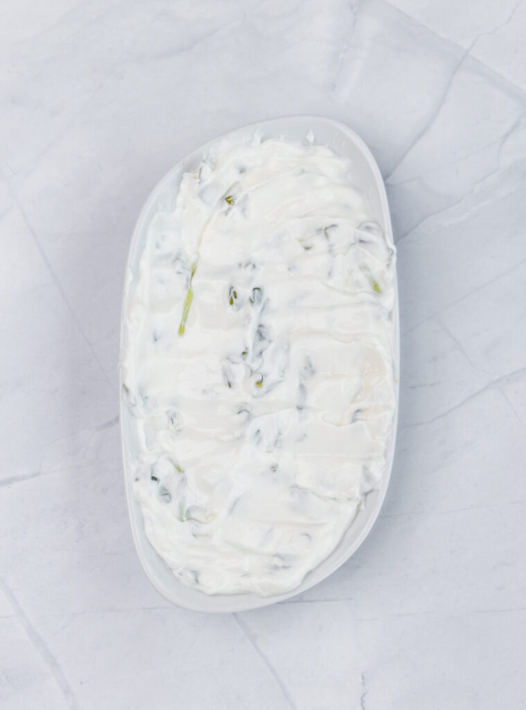Semizotu Salatası Porsiyon 200gr Fiyat: 125 TL Taptaze semizotunun yoğurt, sarımsak ve zeytinyağıyla harmanlandığı, hafif ve ferahlatıcı bir meze.